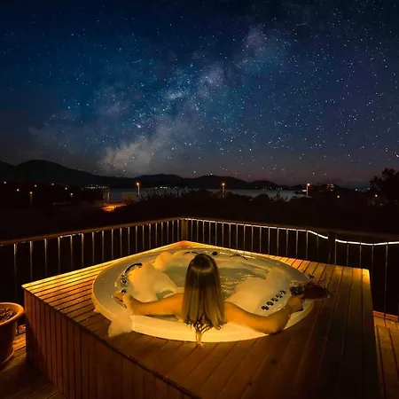 Denize Sifir Havuzlu Jakuzili Bahamas Vilă Fethiye